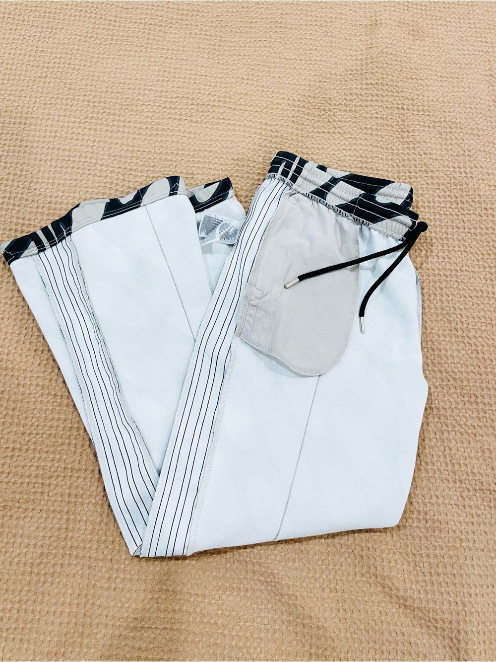Adidas x Marimekko wide leg track pants, sz L. Gray/black. Excellent condition - Picture 6 of 9